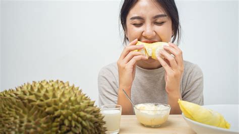 Ibu menyusui bolehkah makan durian  Ibu hamil ingin makan durian? Sah-sah aja kok, Bun